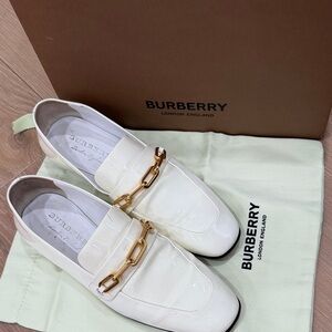 Burberry White Patent Leather Chain Loafers for women
